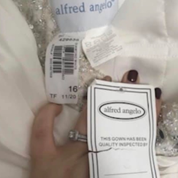 Alfred Angelo Wedding Gown - Picture 5 of 5